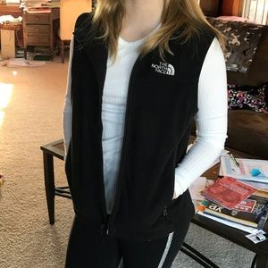 black fleece north face vest!